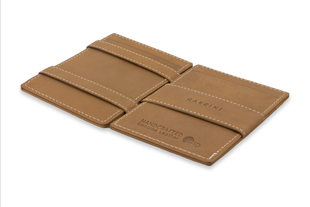 Garzini Essenziale Magic AirTag Wallet